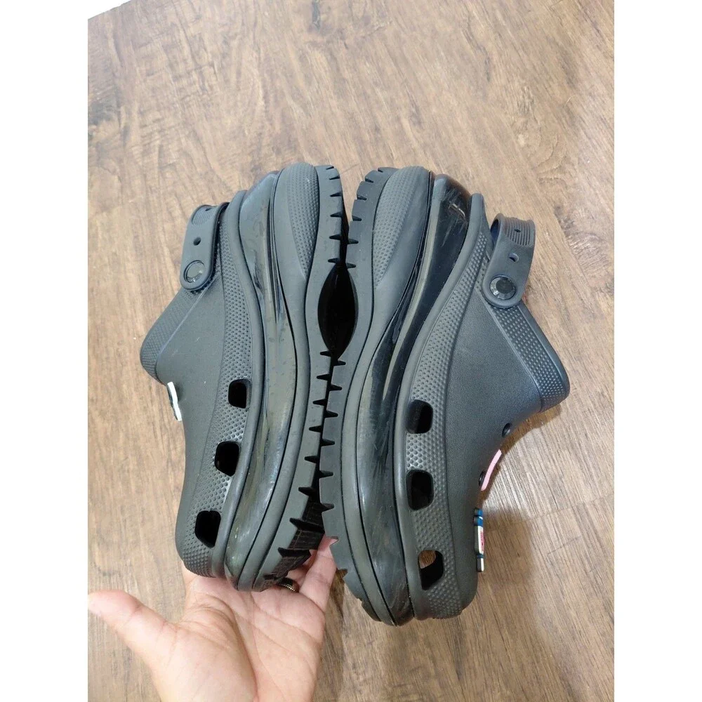 CROCS Black Mega Crush Rebel Clogs Black M8 W10 SANDALS PLATFORM